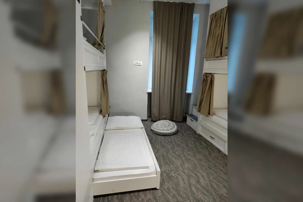 Privatna spavaonica sa zajedničkom kupaonicom