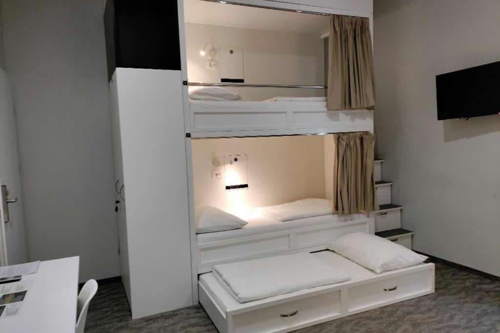 Privatna soba sa zajedničkom kupaonicom